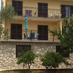 Tinna Apartment Cres