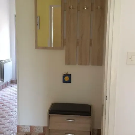 شقة Tinna